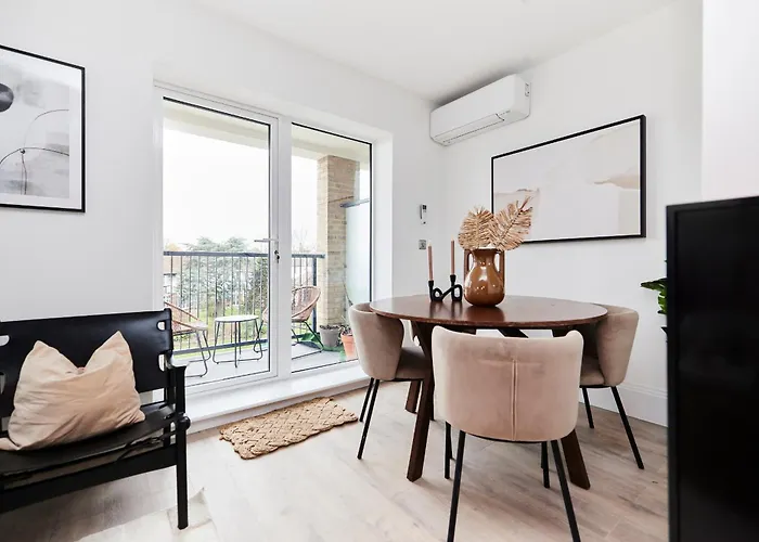The Wembley Park Corner - Classy 2Bdr Flat With Balcony